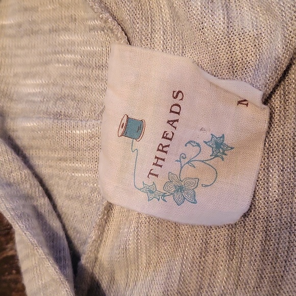 Nwot Threads Gray long vest medium - Picture 3 of 4